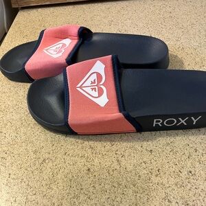 Roxy Navy and Pink Slide Sandals slip ons Women’s size 7 NWOT
